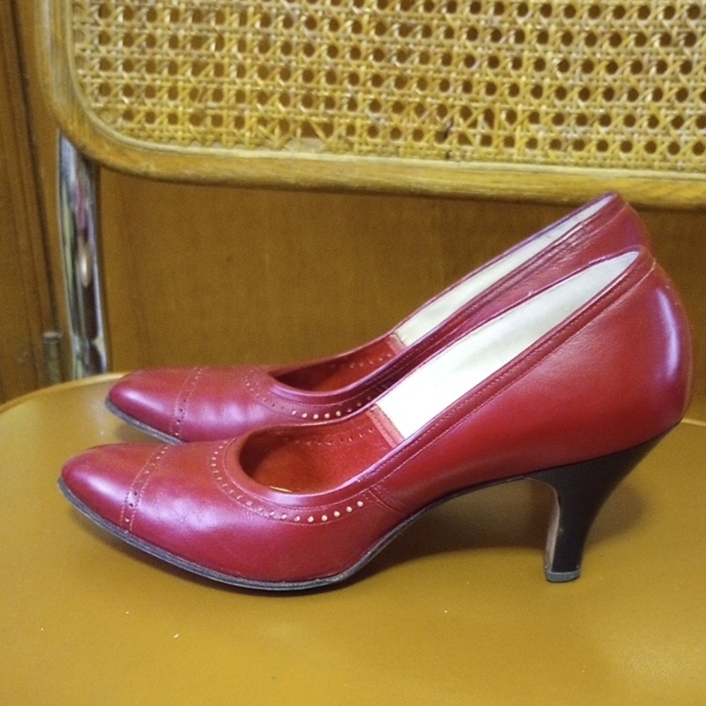 Red Cross Leather Heels, Size 8 AAA, Narrow Feet, J84182